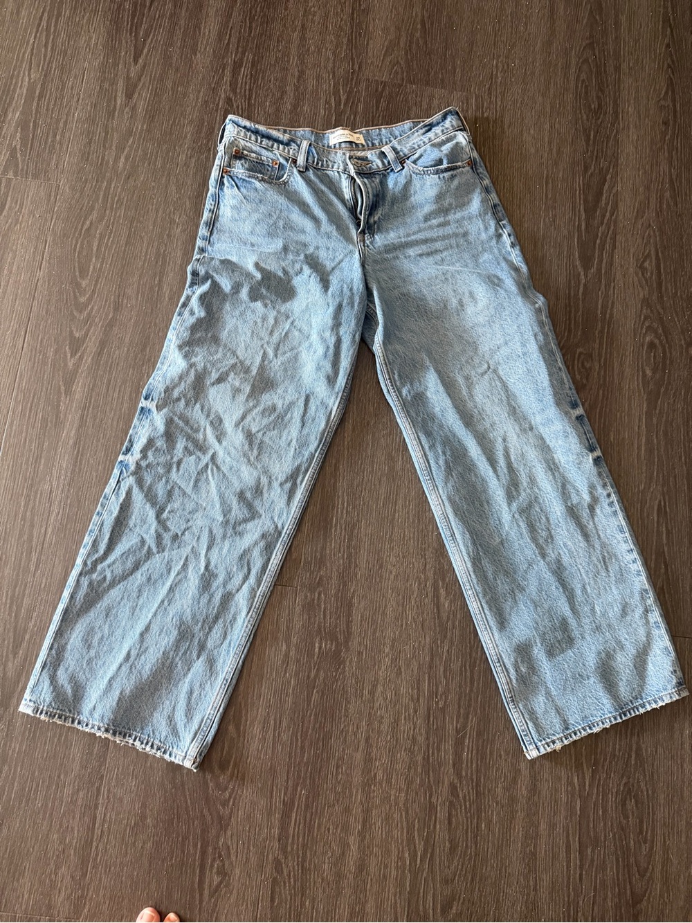 Abercrombie & Fitch Low Rise Ultra Loose Jeans
